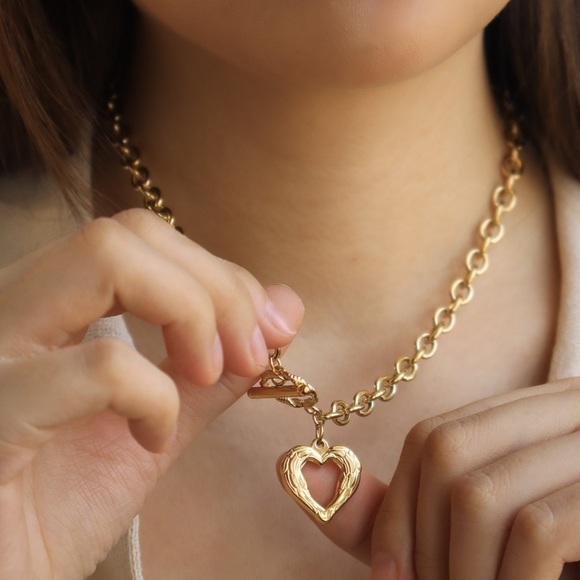 Waterproof toggle clasp heart necklace - Picture 5 of 7